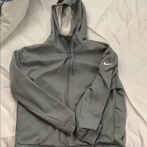 Nike therma sweatshirt